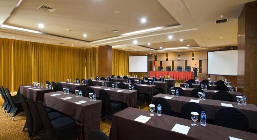 Horison Ultima Semarang Otel Dış mekan fotoğraf